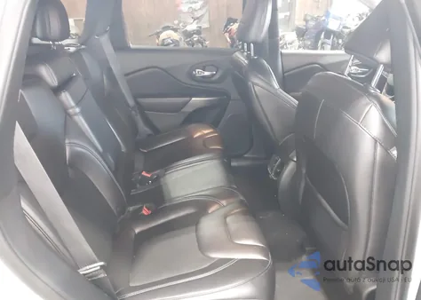 2019 Jeep Cherokee Latitude Plus 4X4 from USA, damaged, VIN 1C4PJMLB2KD259827